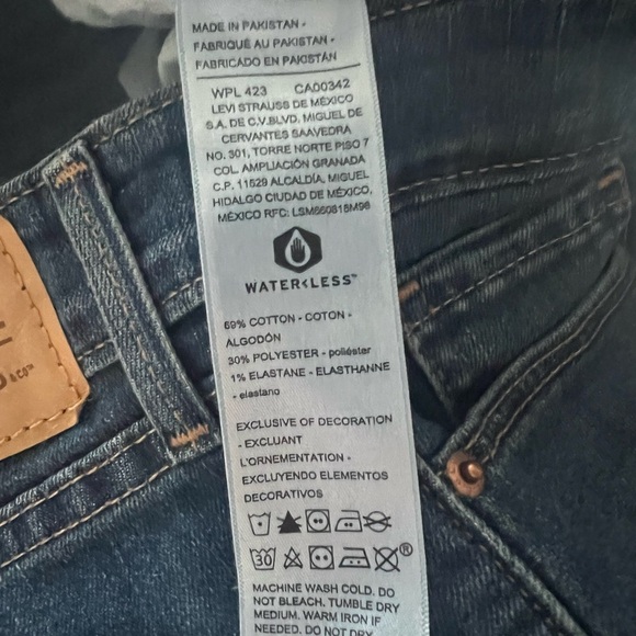 Levi Strauss Signature Bermuda Shorts - Picture 7 of 8